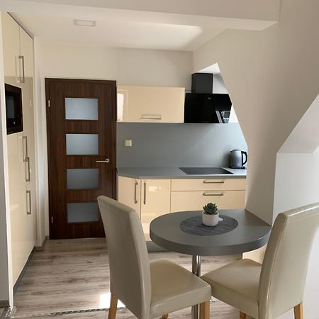 Apartmanovy Byt 2 Tremosna Bagian luar foto