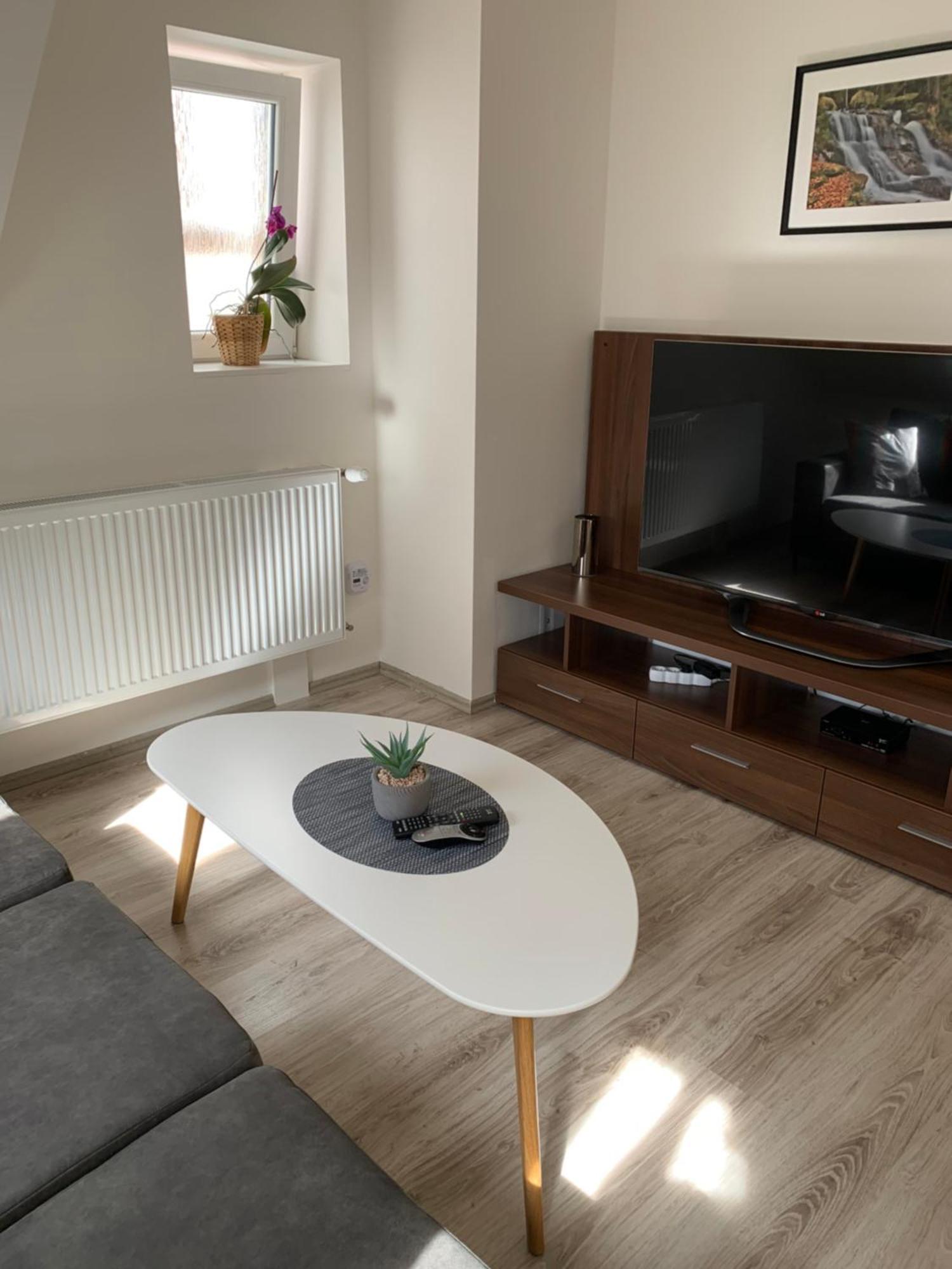Apartmanovy Byt 2 Tremosna Bagian luar foto